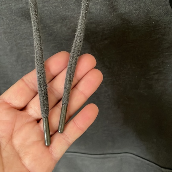 🧥 - Picture 6 of 7